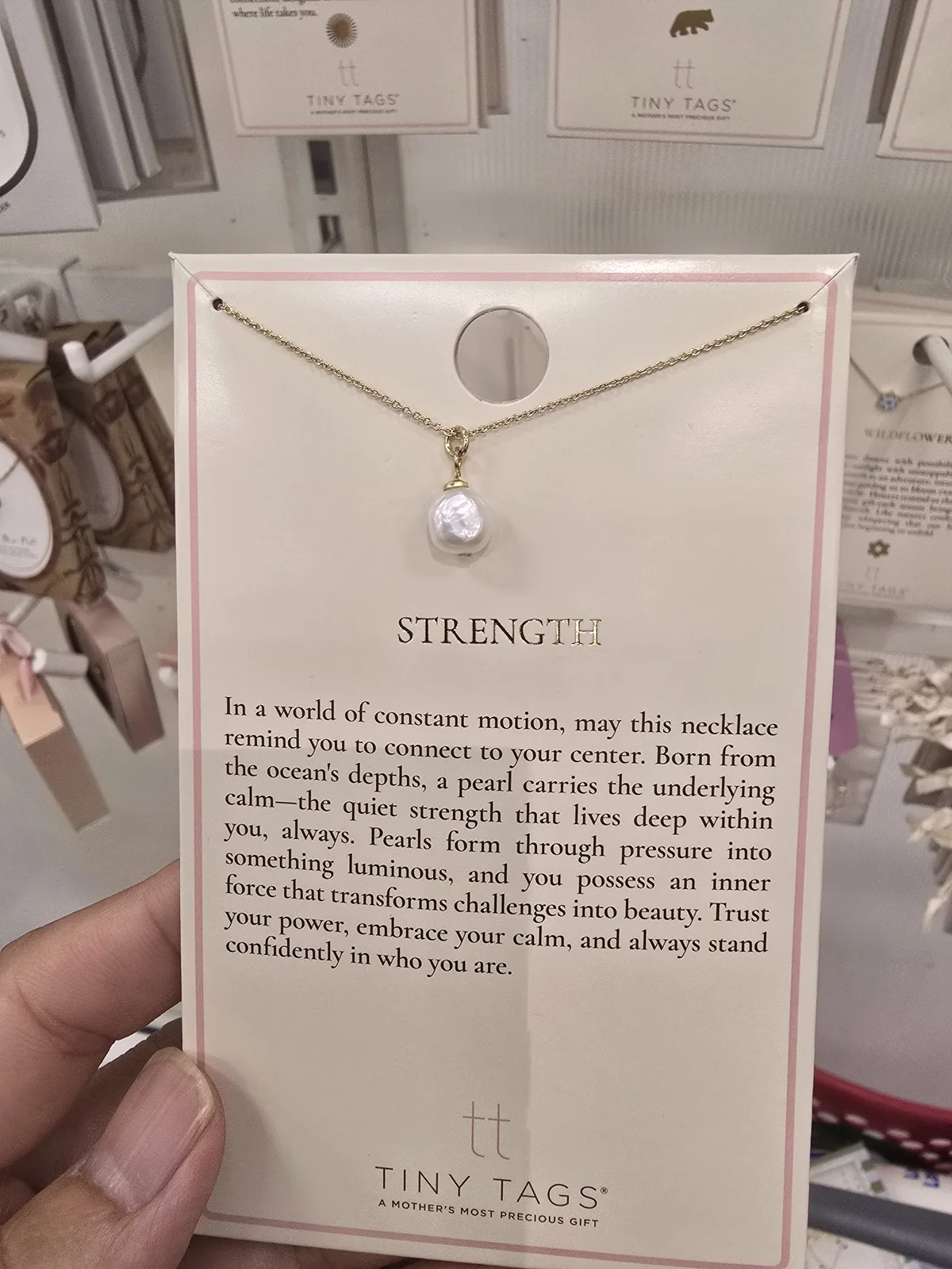 Tiny Tags Strength 巴洛克珍珠吊坠项链故事卡正面,一颗异形珍珠加一段文案