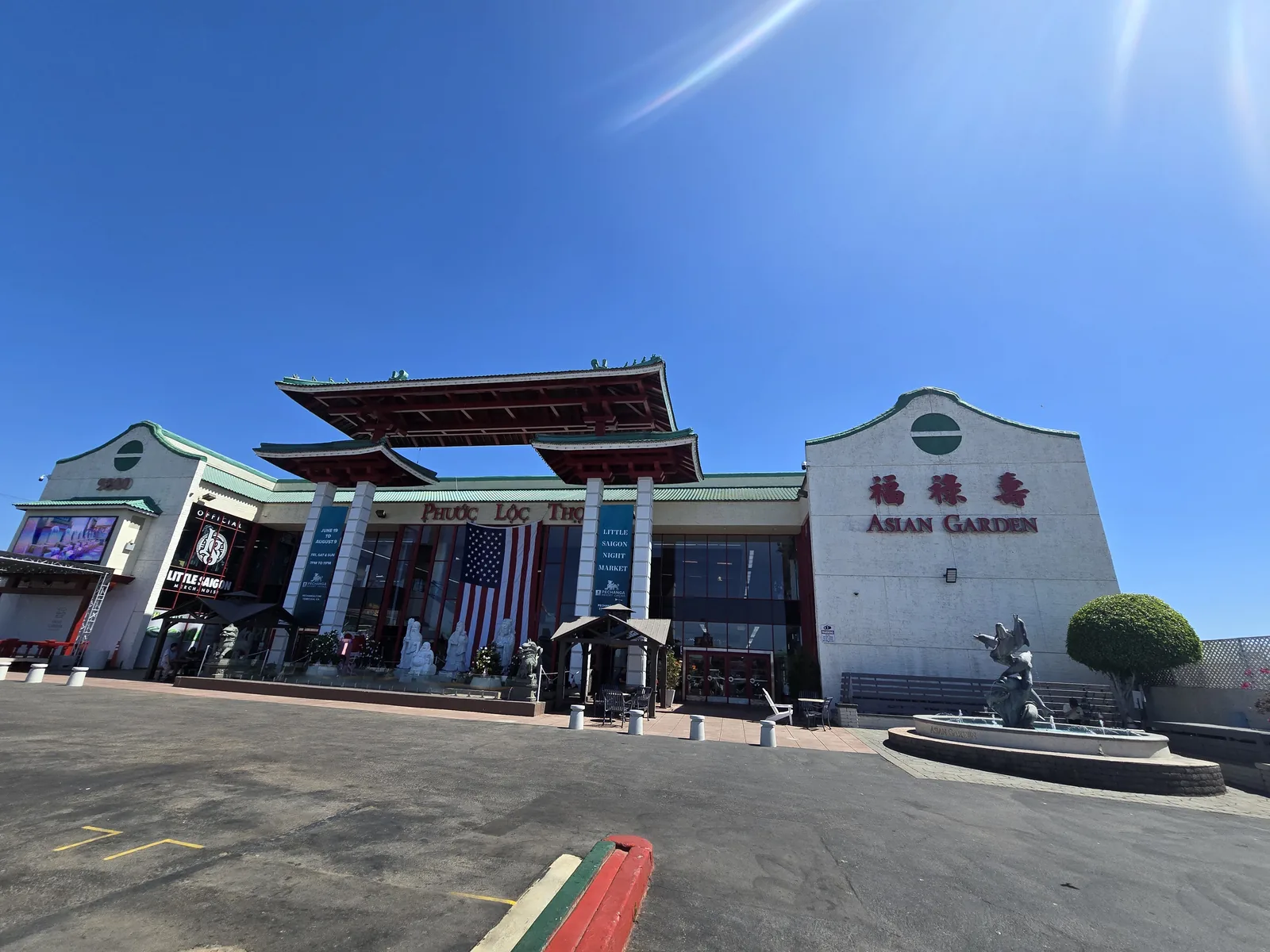 越南城 Asian Garden Mall(福禄寿)牌楼外观,加州小西贡